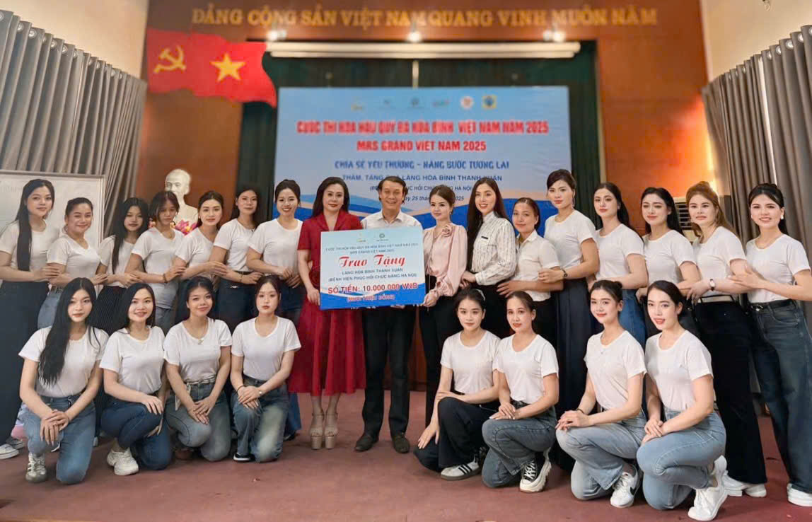 Thí sinh Hoa hậu Quý bà Hòa bình Việt Nam 2025 làm từ thiện- Ảnh 3.