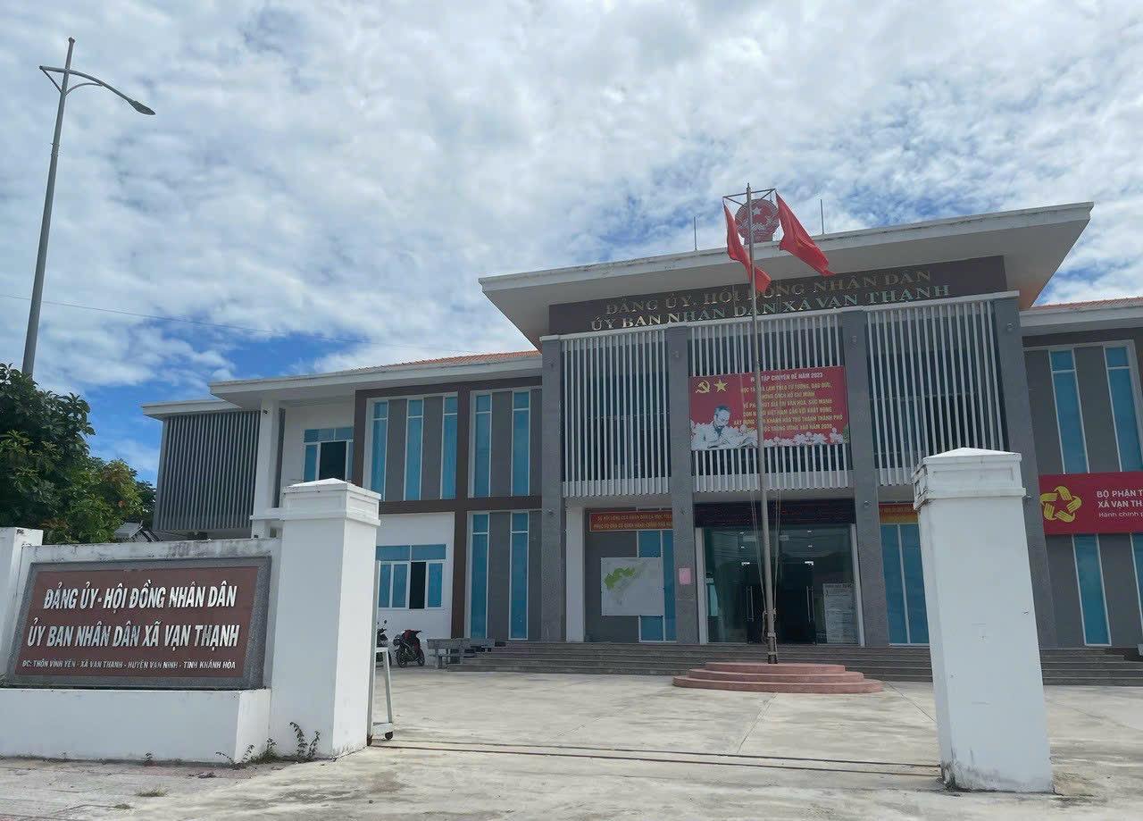 Cựu bí thư, chủ tịch 1 xã ở Khánh Hòa bị khởi tố - Ảnh 1.