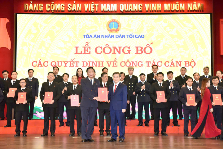 Bổ nhiệm 29 Chánh tòa và Chánh án các tỉnh thành mới tại tòa án Nhân dân tối cao - Ảnh 1. Bổ nhiệm 29 Chánh tòa và Chánh án các tỉnh thành mới tại tòa án Nhân dân tối cao - Ảnh 1.