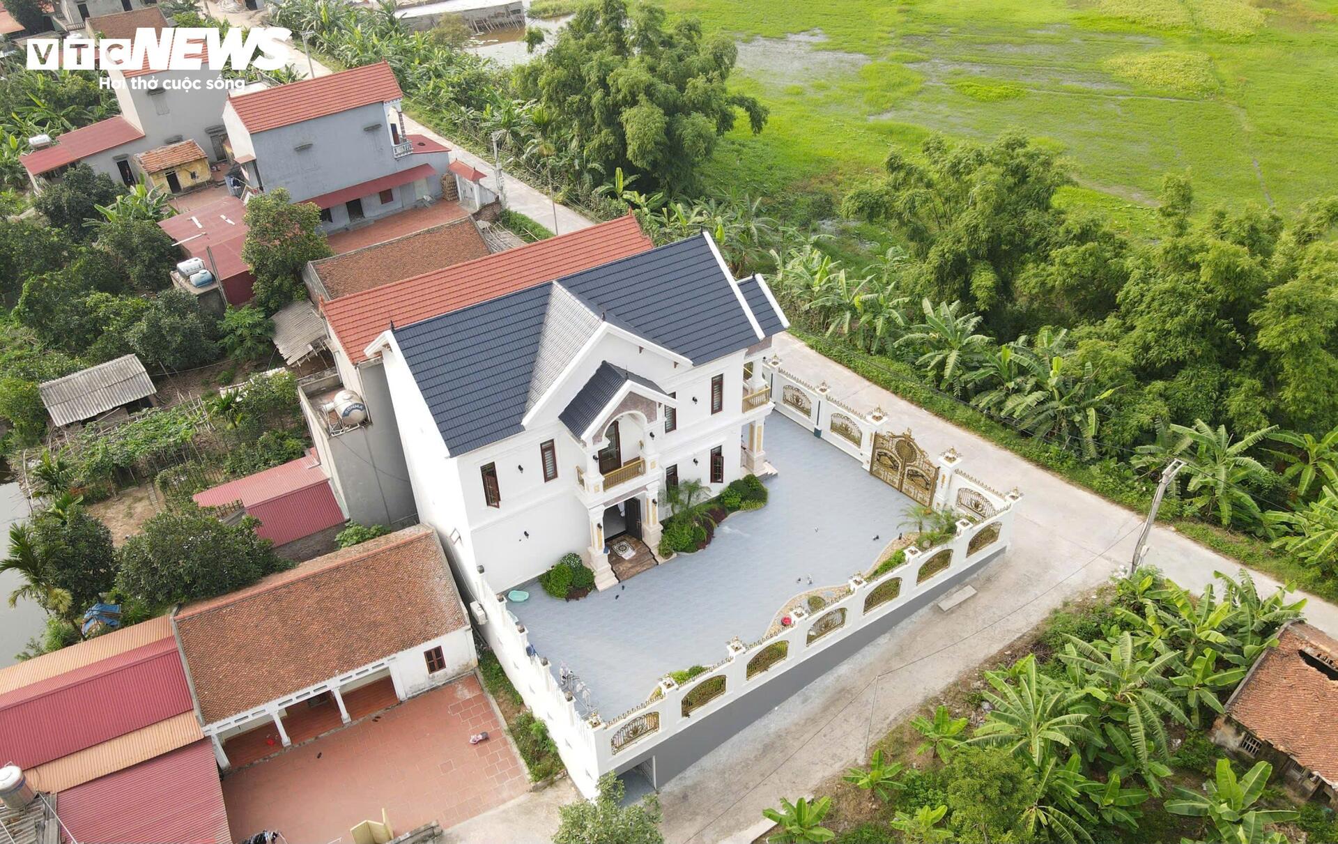Biệt thự của ông trùm lừa đảo 38 tuổi tại Bắc Ninh gây xôn xao dư luận - Ảnh 1.