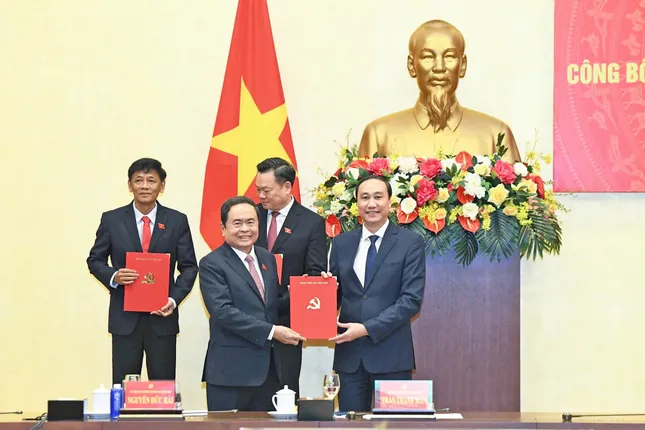 Bộ Chính trị công bố quyết định về công tác cán bộ Tại Hội nghị đảng ủy Quốc hội - Ảnh 3.