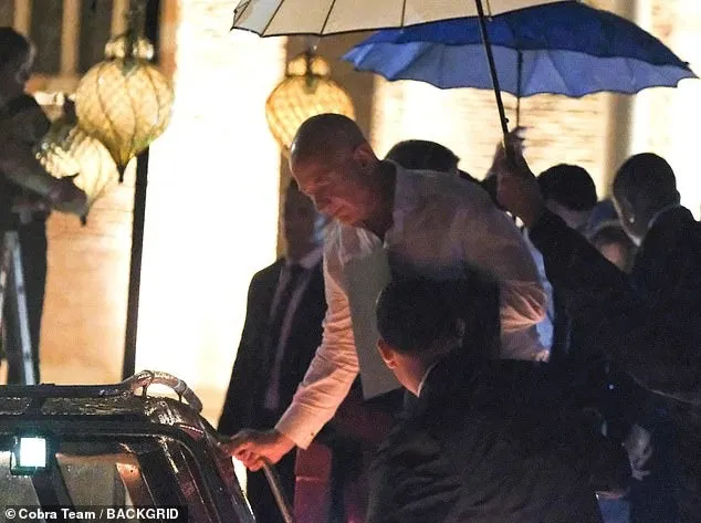 Hỗn loạn ở đám cưới tỷ phú Jeff Bezos, khách mời bỏ chạy- Ảnh 6. Hỗn loạn ở đám cưới tỷ phú Jeff Bezos, khách mời bỏ chạy- Ảnh 6.