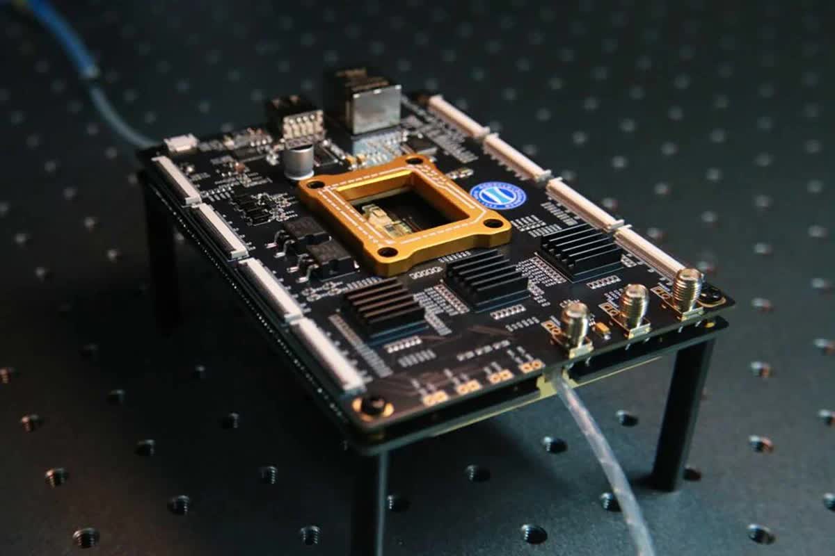 Đột Phá Lịch Sử: Trung Quốc Chế Tạo Được Chip Quang Học Đầu Tiên Có Hiệu Năng Tương Đương Rtx 5090 Của Nvidia, Mở Ra Tương Lai Mới Cho Ai 1 42Dafc48 2113 4613 Bc70 Be4D45B59756Df5Cd658 1750992704801 17509927049351100565128