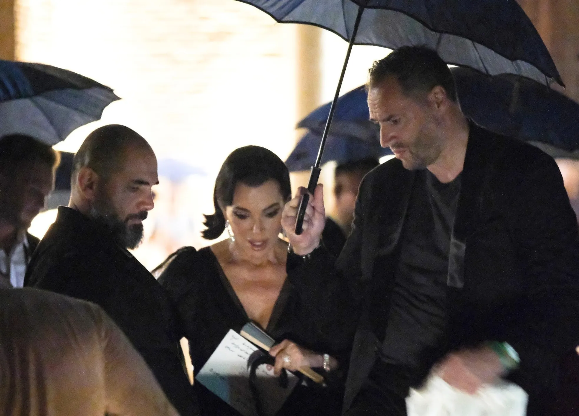 Hỗn loạn ở đám cưới tỷ phú Jeff Bezos, khách mời bỏ chạy- Ảnh 11.