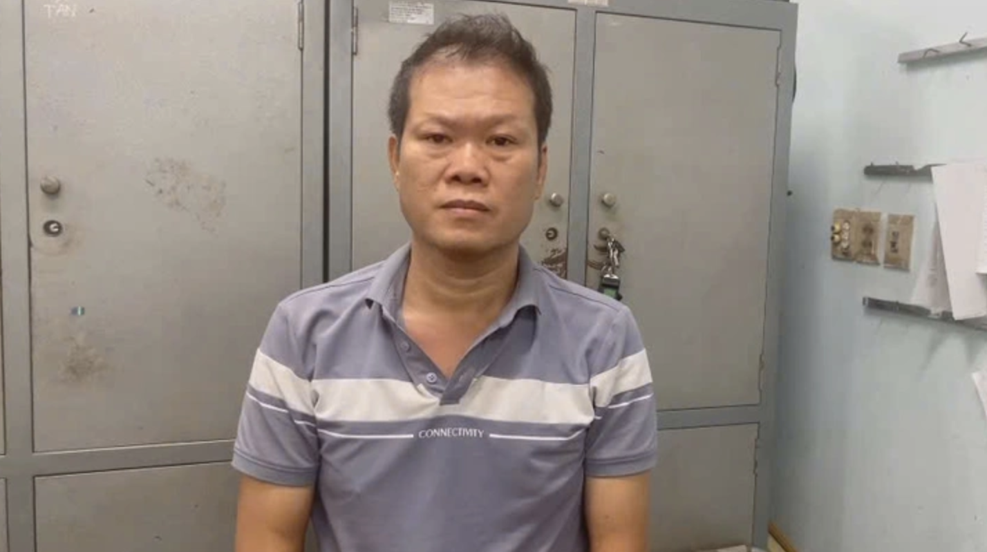 Chủ xưởng may khai gì sau khi bị Công an TP HCM bắt khẩn cấp? - Ảnh 1.
