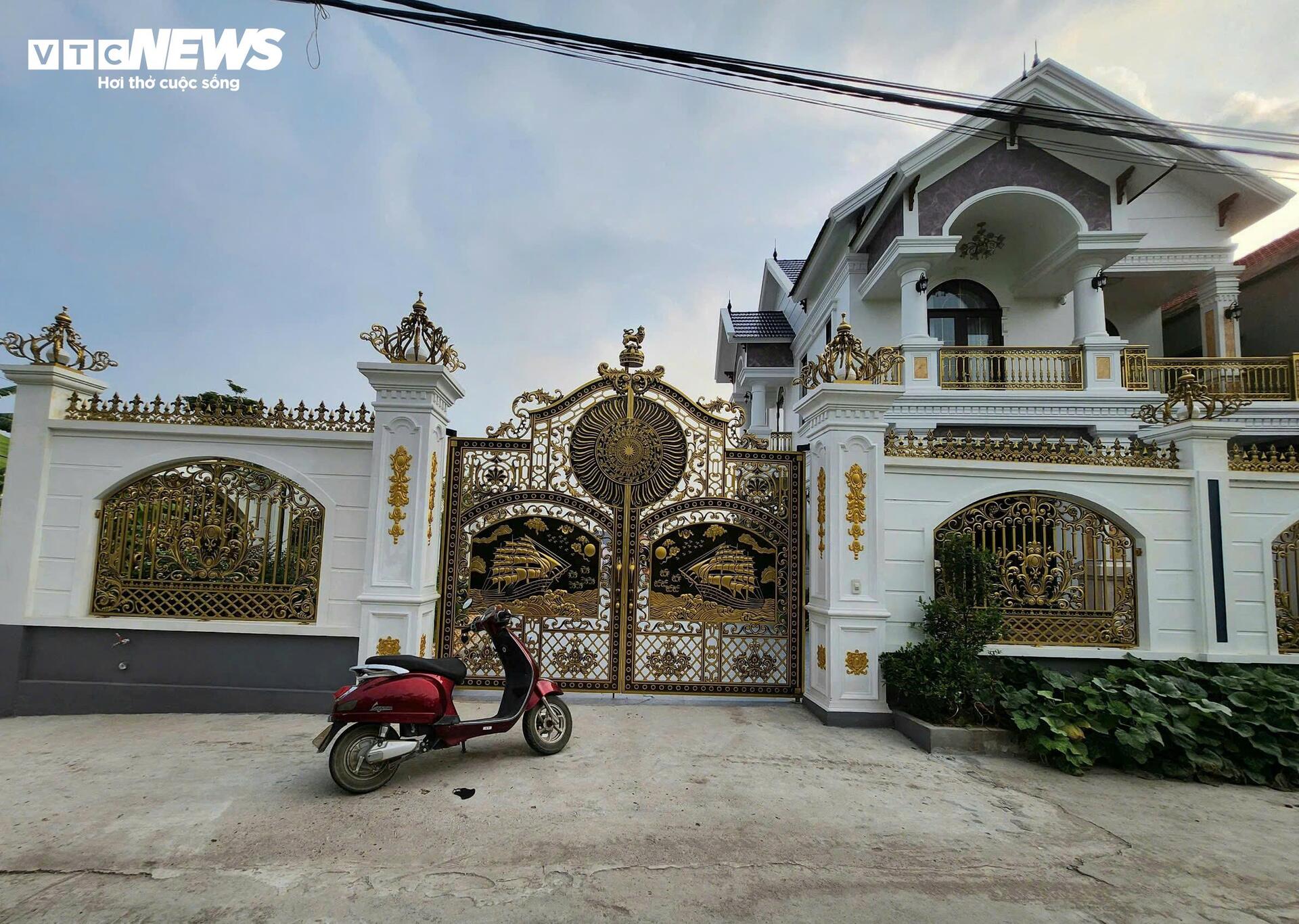 Biệt thự của ông trùm lừa đảo 38 tuổi tại Bắc Ninh gây xôn xao dư luận - Ảnh 3.