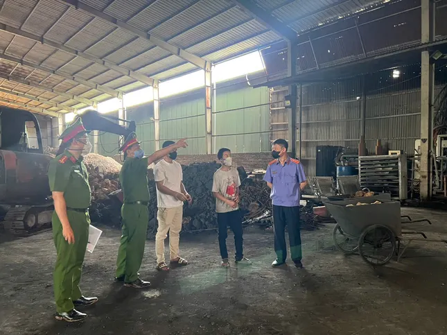 Phát hiện 1 . 600 Tấn chì thải chôn lấp trái phép tại Hà Nội - Ảnh 2.