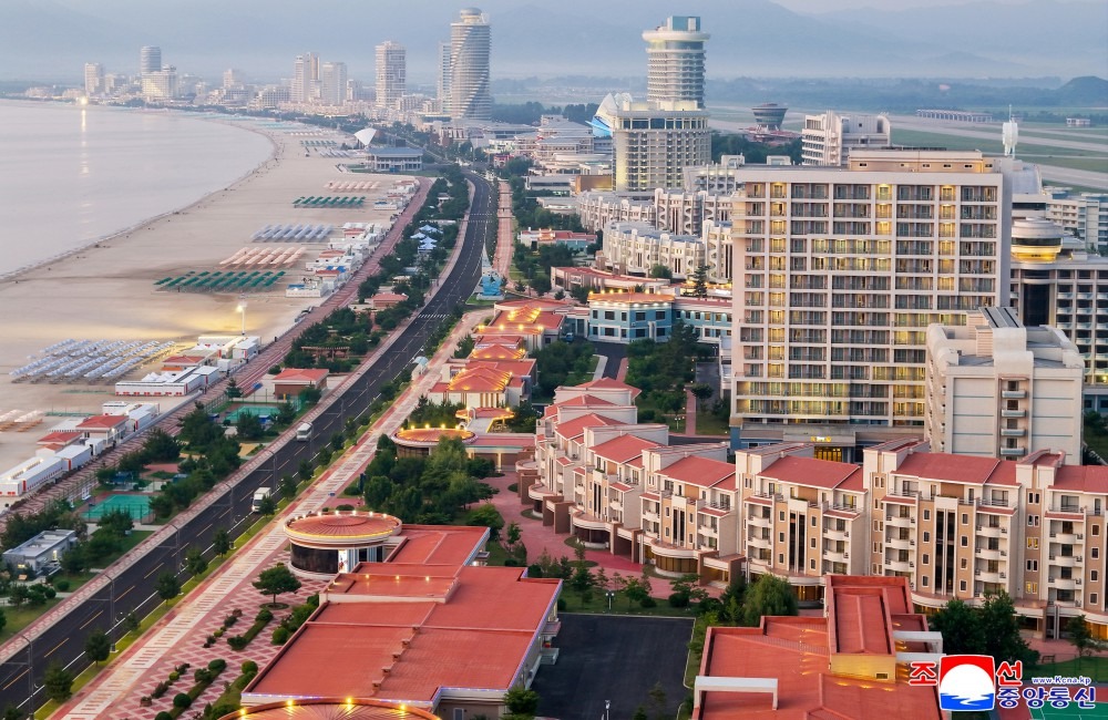 Phu nhân Chủ tịch Triều Tiên Kim Jong Un lxinh đẹp lần đầu xuất hiện sau hơn 1 năm vắng bóng - Ảnh 7.