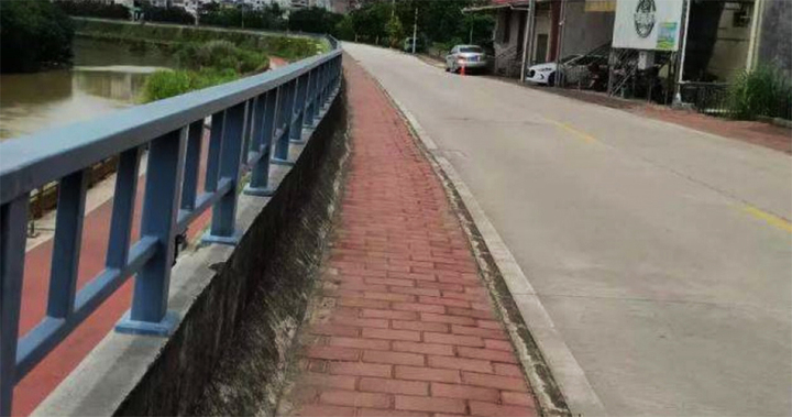 Tài xế say rượu nhảy xuống sông để trốn cảnh sát và chết đuối - Ảnh 1. Tài xế say rượu nhảy xuống sông để trốn cảnh sát và chết đuối - Ảnh 1.