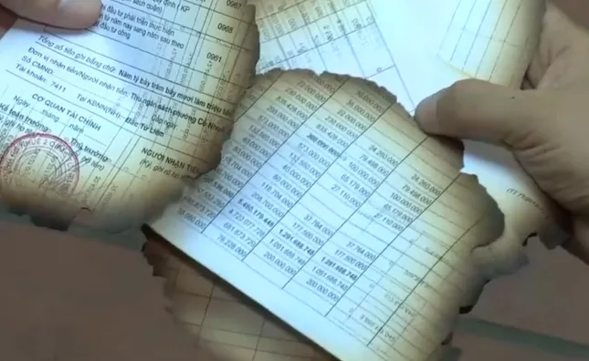Giám đốc Công an Hà Nội thông tin vụ tài liệu bị đốt cạnh trụ sở phường Cổ Nhuế 2 - Ảnh 2.