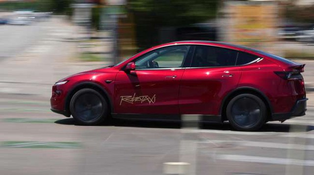 Mới Ra Mắt, Robotaxi Của Elon Musk Đã Gây Hỗn Loạn Đường Phố Vì Mới Ra Mắt, Robotaxi Của Elon Musk Đã Gây Hỗn Loạn Đường Phố Vì
