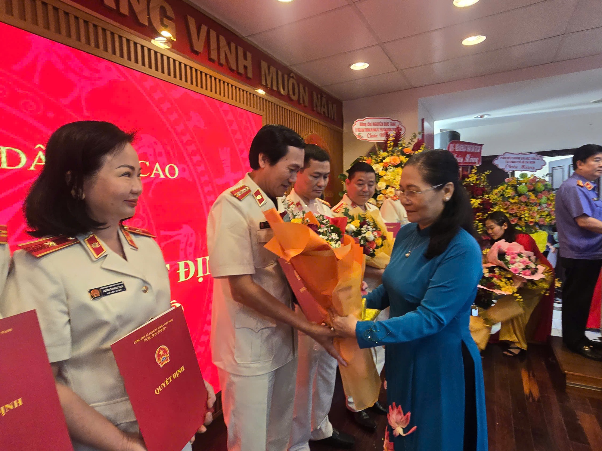 Bổ nhiệm lãnh đạo chủ chốt VKSND TP HCM: Những thay đổi quan trọng sau hợp nhất - Ảnh 3. Bổ nhiệm lãnh đạo chủ chốt VKSND TP HCM: Những thay đổi quan trọng sau hợp nhất - Ảnh 3.