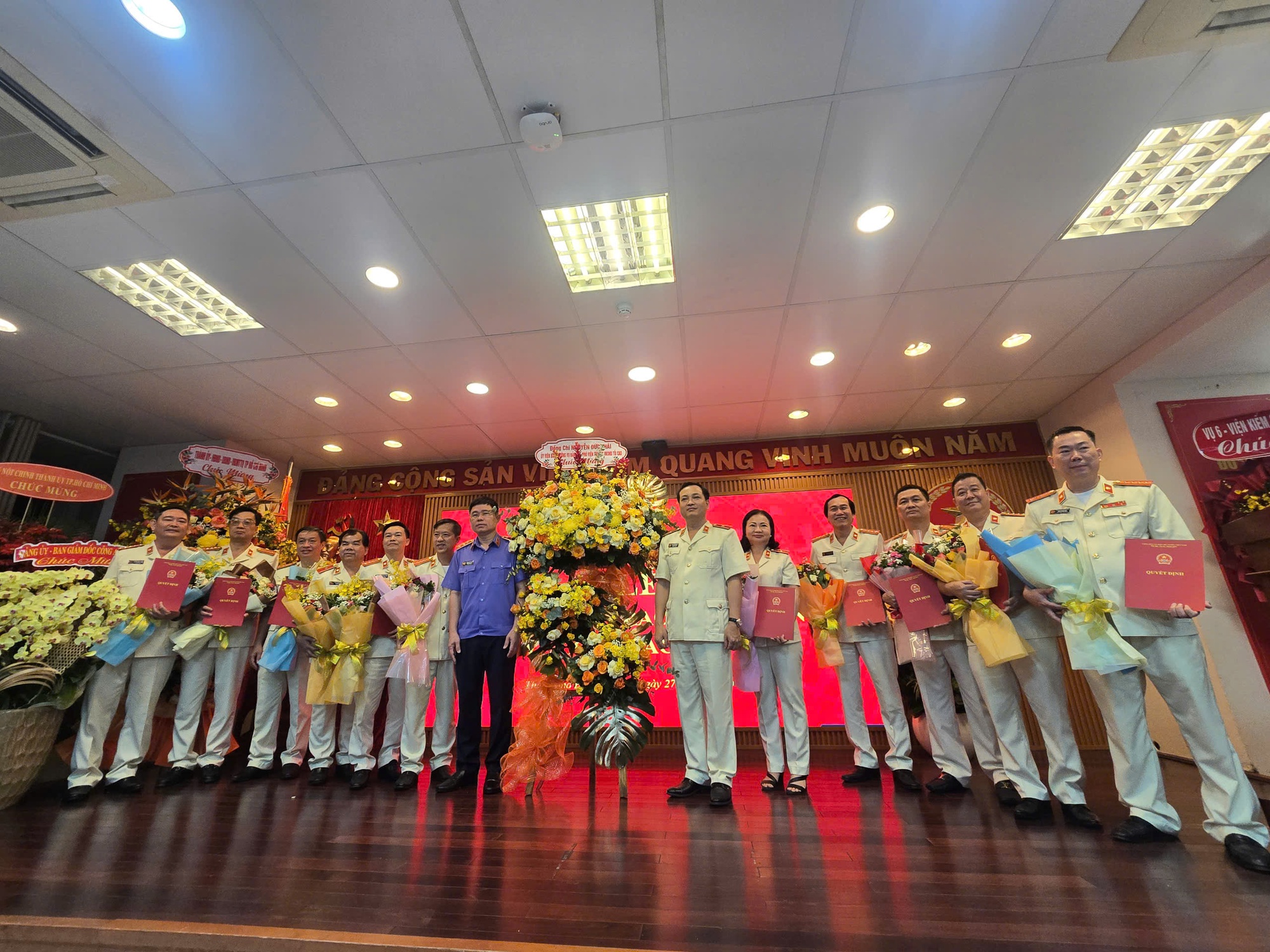 Bổ nhiệm lãnh đạo chủ chốt VKSND TP HCM: Những thay đổi quan trọng sau hợp nhất - Ảnh 2. Bổ nhiệm lãnh đạo chủ chốt VKSND TP HCM: Những thay đổi quan trọng sau hợp nhất - Ảnh 2.