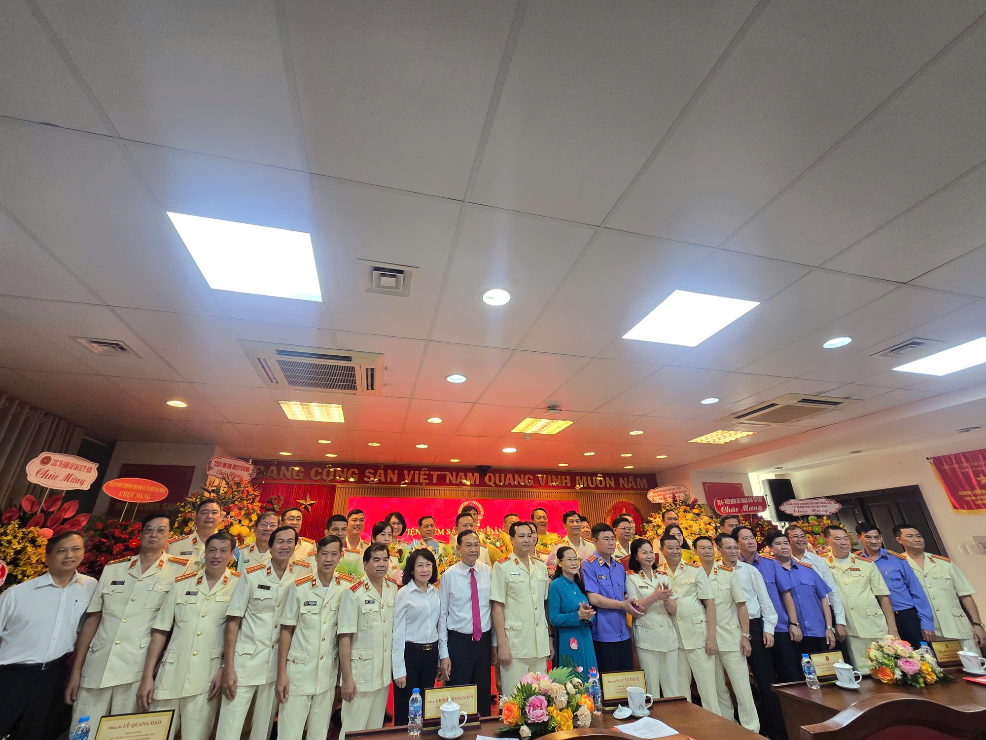 Bổ nhiệm lãnh đạo chủ chốt VKSND TP HCM: Những thay đổi quan trọng sau hợp nhất - Ảnh 4. Bổ nhiệm lãnh đạo chủ chốt VKSND TP HCM: Những thay đổi quan trọng sau hợp nhất - Ảnh 4.