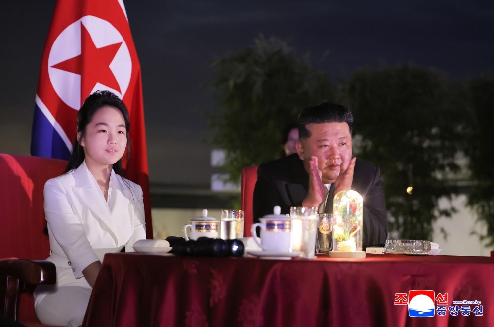 Phu nhân Chủ tịch Triều Tiên Kim Jong Un lxinh đẹp lần đầu xuất hiện sau hơn 1 năm vắng bóng - Ảnh 5.