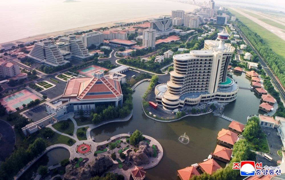 Phu nhân Chủ tịch Triều Tiên Kim Jong Un lxinh đẹp lần đầu xuất hiện sau hơn 1 năm vắng bóng - Ảnh 6.