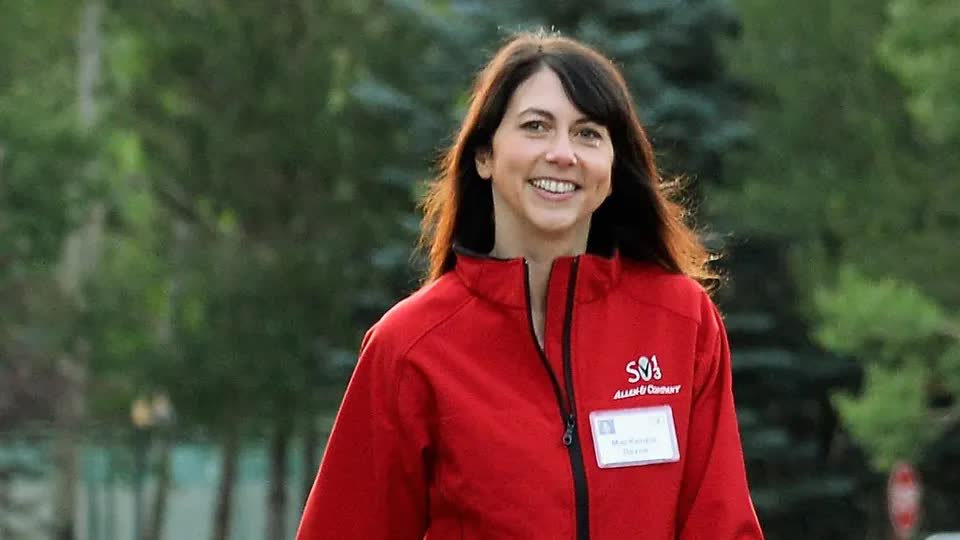 Vợ cũ tỷ phú Jeff Bezos và 4 người con giữa siêu đám cưới gây chú ý - Ảnh 3.