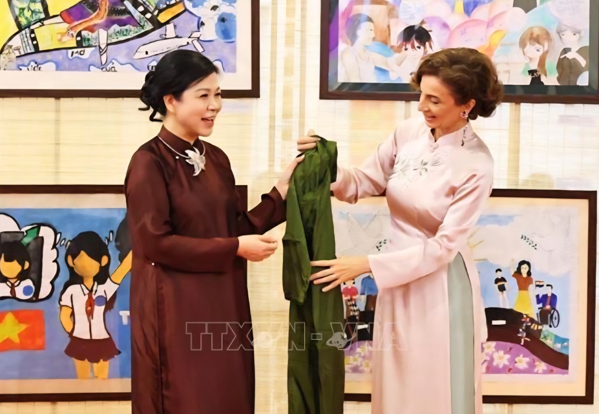 Phu nhân Tổng Bí thư mời Tổng Giám đốc UNESCO thưởng thức tiệc trà- Ảnh 3. Phu nhân Tổng Bí thư mời Tổng Giám đốc UNESCO thưởng thức tiệc trà- Ảnh 3.