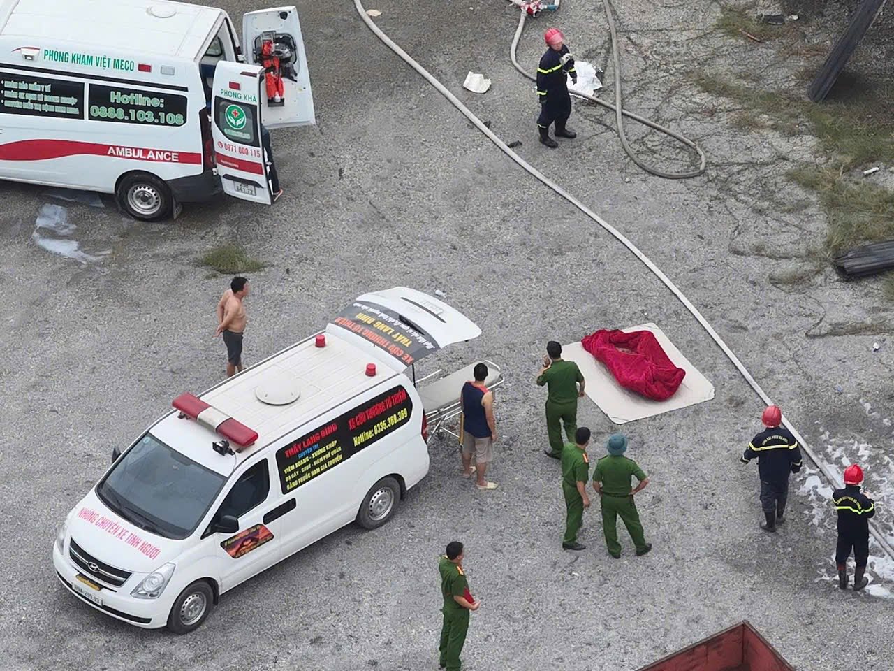 Cháy dữ dội tại xưởng nấu nhôm ở Hưng Yên, nghi có nhiều người mắc kẹt bên trong - Ảnh 3.