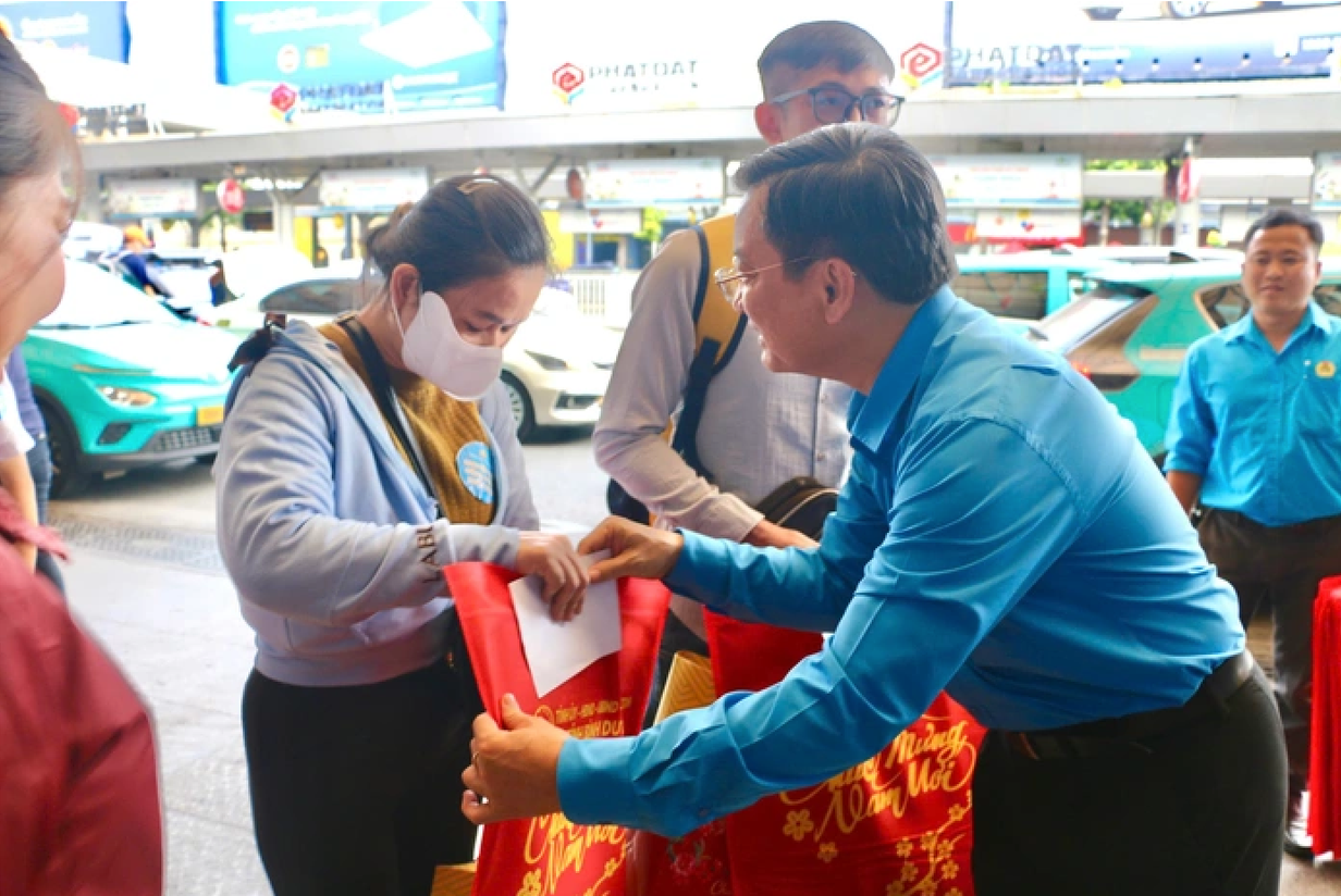 Chủ tịch LĐLĐ tỉnh Bình Dương phát biểu xúc động tại hội nghị trước khi hợp nhất với TP HCM- Ảnh 3.