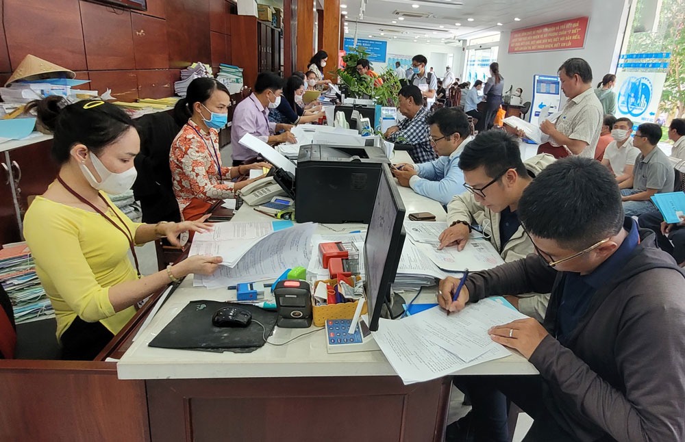 Bao nhi&ecirc;u c&aacute;n bộ, c&ocirc;ng chức đ&atilde; nhận chế độ sau sắp xếp bộ m&aacute;y ở địa phương?- Ảnh 1.