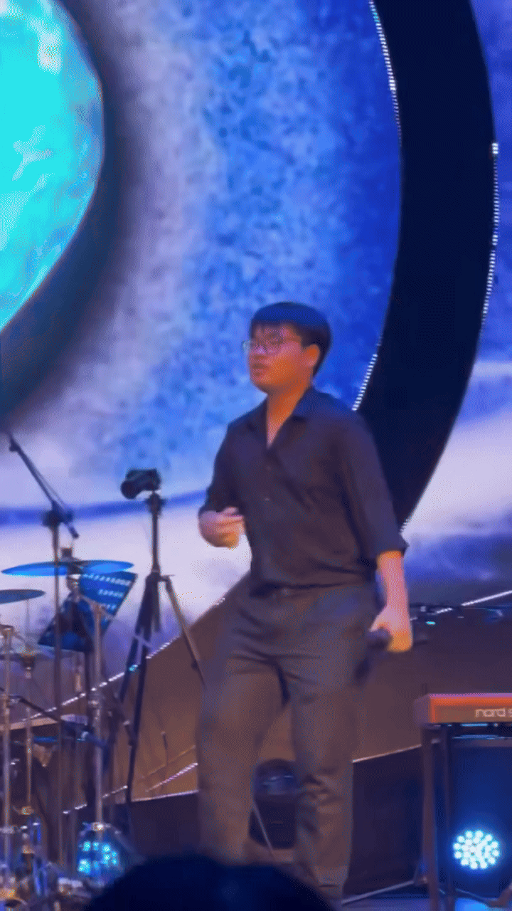 Cục trưởng Xu&acirc;n Bắc chiếm s&oacute;ng g&aacute;i xinh, đu trend TikTok, netizen n&oacute;i &ldquo;kh&ocirc;ng triệu view hơi ph&iacute;&rdquo;- Ảnh 6.