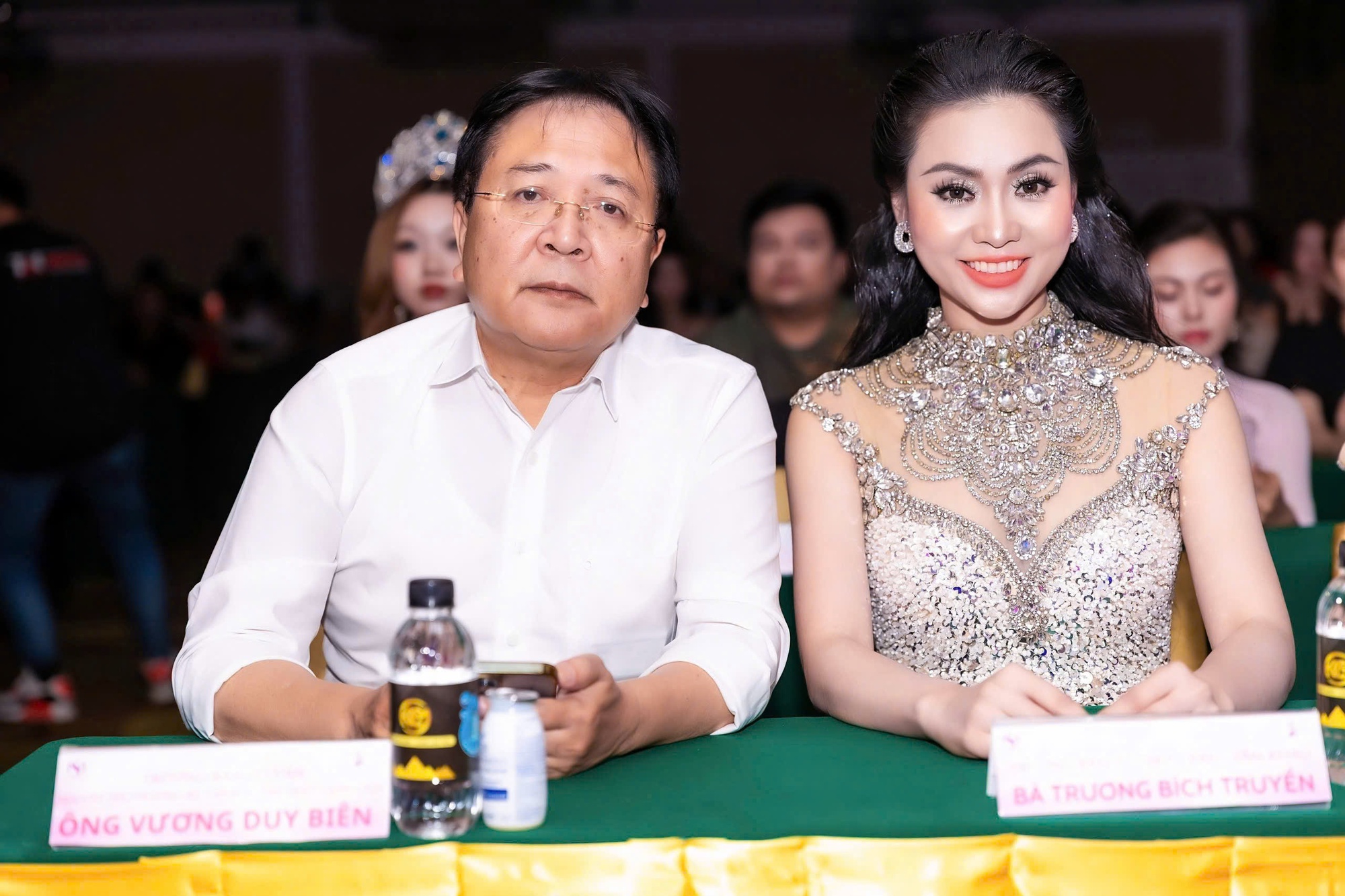 Hoa hậu Bông sen Việt 2025 chấp nhận thí sinh phẫu thuật thẩm mỹ - Ảnh 2.