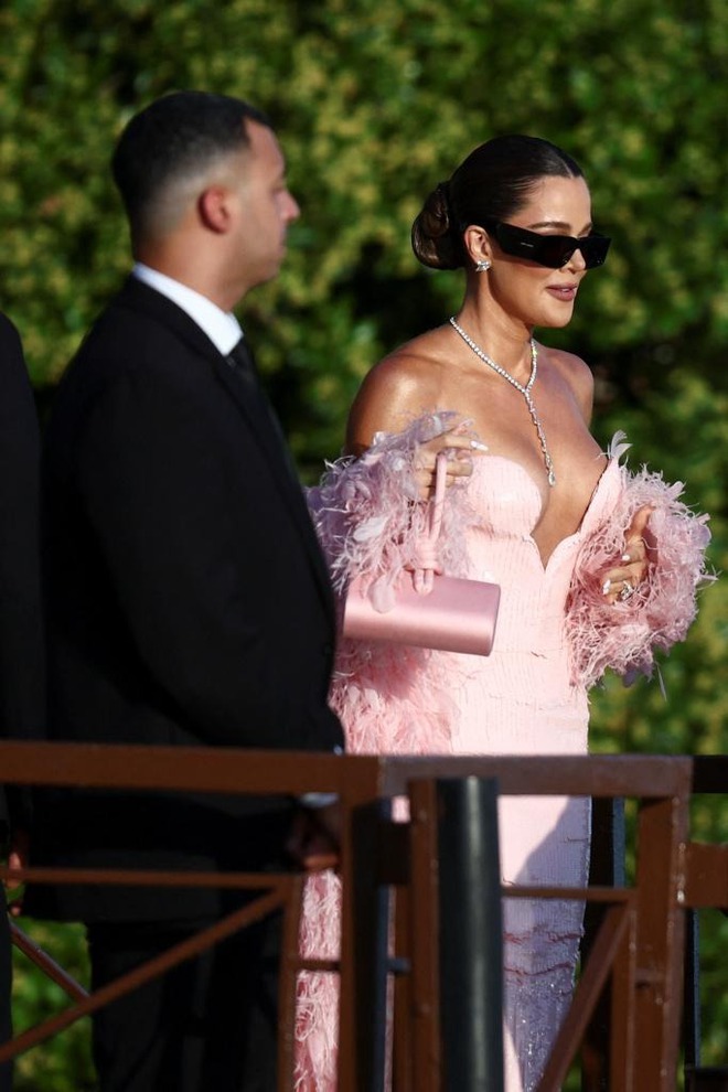 Đám cưới tỷ phú Jeff Bezos: Kim Kardashian - Kylie Jenner sexy Đám cưới tỷ phú Jeff Bezos: Kim Kardashian - Kylie Jenner sexy