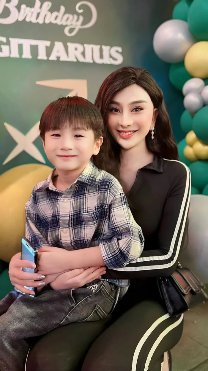 Nữ nghệ sĩ đem 30 tỷ tiền mặt đi mua biệt thự, U50 trẻ đẹp như 30, không chồng sau đổ vỡ hôn nhân - Ảnh 4.
