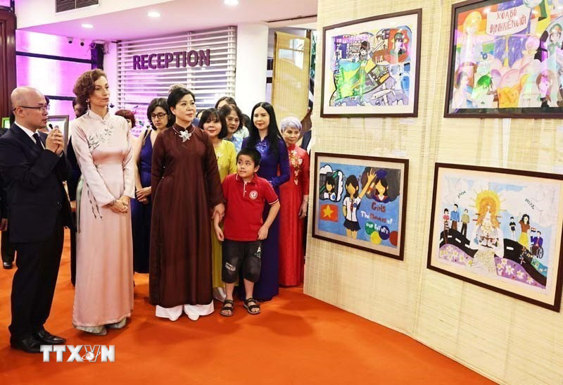 Phu nhân Tổng Bí thư mời Tổng Giám đốc UNESCO thưởng thức tiệc trà- Ảnh 1. Phu nhân Tổng Bí thư mời Tổng Giám đốc UNESCO thưởng thức tiệc trà- Ảnh 1.