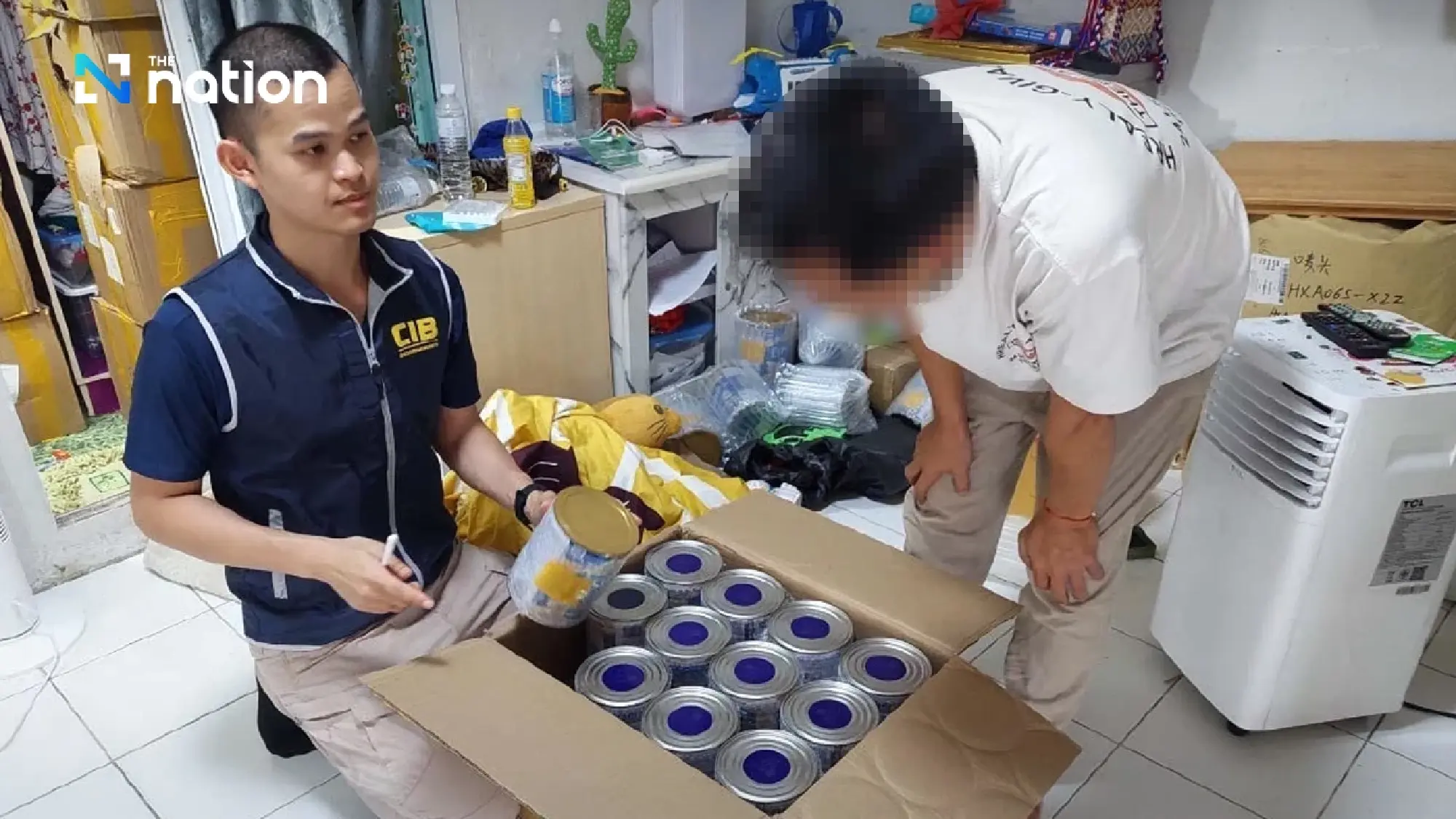 Đột kích 2 xưởng đóng gói, công an triệt phá đường dây sản xuất sữa bột Ensure Gold giả quy mô hàng tỷ đồng, tịch thu hơn 5.000 sản phẩm- Ảnh 2. Đột kích 2 xưởng đóng gói, công an triệt phá đường dây sản xuất sữa bột Ensure Gold giả quy mô hàng tỷ đồng, tịch thu hơn 5.000 sản phẩm- Ảnh 2.