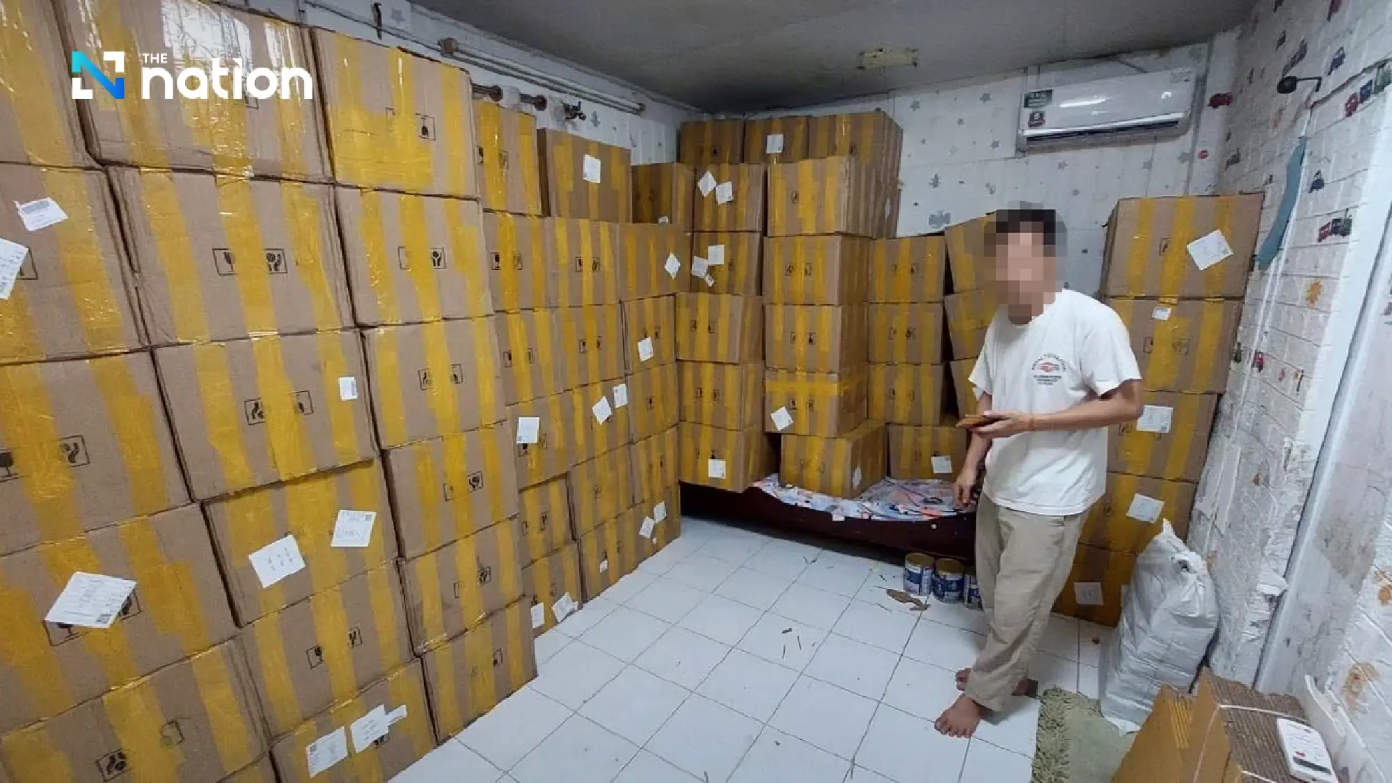 Đột kích 2 xưởng đóng gói, công an triệt phá đường dây sản xuất sữa bột Ensure Gold giả quy mô hàng tỷ đồng, tịch thu hơn 5.000 sản phẩm- Ảnh 4. Đột kích 2 xưởng đóng gói, công an triệt phá đường dây sản xuất sữa bột Ensure Gold giả quy mô hàng tỷ đồng, tịch thu hơn 5.000 sản phẩm- Ảnh 4.