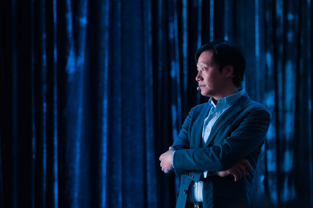 Đường Đến ‘Ngôi Vương’ Của Ceo Xiaomi Lôi Quân - Tỷ Phú Giàu Nhất Trung Quốc: &Quot;Chỉ Cần Đứng Ở Đầu Gió, Đến Con Lợn Cũng Có Thể Bay&Quot; 3 Xe Dien Xiaomi Vneconomyautomotive3 1751103884856 1751103886115279293844