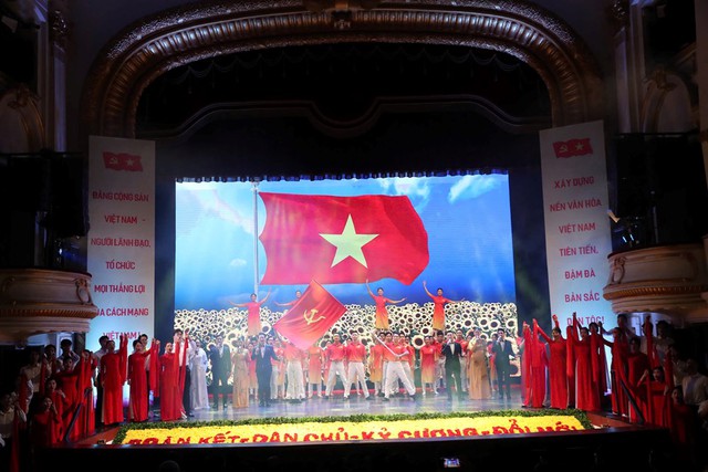 Cục trưởng Xu&acirc;n Bắc chiếm s&oacute;ng g&aacute;i xinh, đu trend TikTok, netizen n&oacute;i &ldquo;kh&ocirc;ng triệu view hơi ph&iacute;&rdquo;- Ảnh 3.