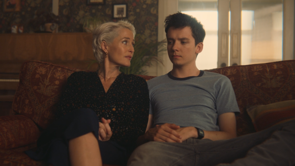 Xem phim "Sex Education", tôi ngơ ngác nhận ra lý do con trai thường xuyên đổ nước mắm lên sàn phòng bếp - Ảnh 1.