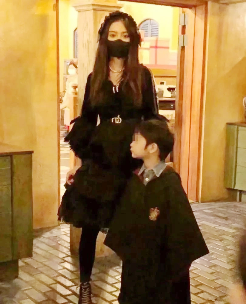 Thực hư việc tài tử Huỳnh Hiểu Minh đuổi mẹ con Angelababy khỏi căn hộ 473 tỷ đồng- Ảnh 2.