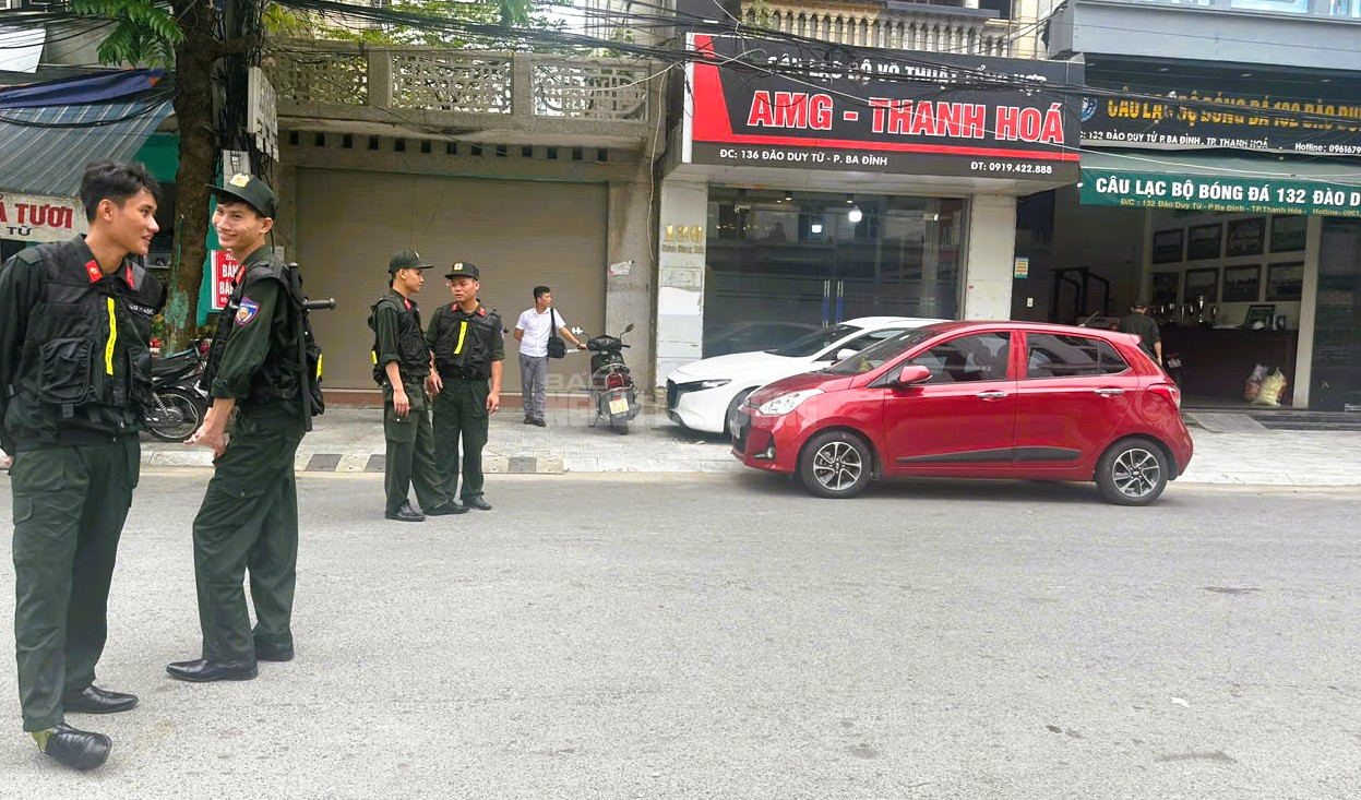 Khám xét nhà trùm giang hồ cộm cán Vi 