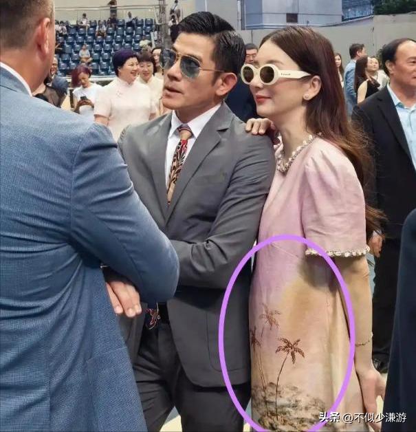 Nam thần hạng A giờ mới chịu bỏ thói keo kiệt, vợ hotgirl nhẫn nhục đủ đường để phải đẻ được con trai?- Ảnh 1. Nam thần hạng A giờ mới chịu bỏ thói keo kiệt, vợ hotgirl nhẫn nhục đủ đường để phải đẻ được con trai?- Ảnh 1.