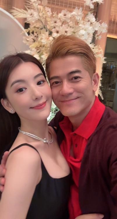 Nam thần hạng A giờ mới chịu bỏ thói keo kiệt, vợ hotgirl nhẫn nhục đủ đường để phải đẻ được con trai?- Ảnh 3. Nam thần hạng A giờ mới chịu bỏ thói keo kiệt, vợ hotgirl nhẫn nhục đủ đường để phải đẻ được con trai?- Ảnh 3.