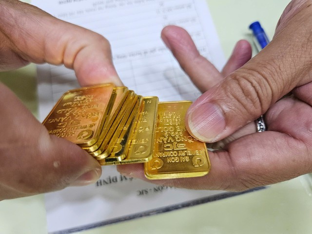 Giá vàng giảm liên tiếp, chuyên gia cảnh báo sau màn phá vỡ ngưỡng quan trọng- Ảnh 2.
