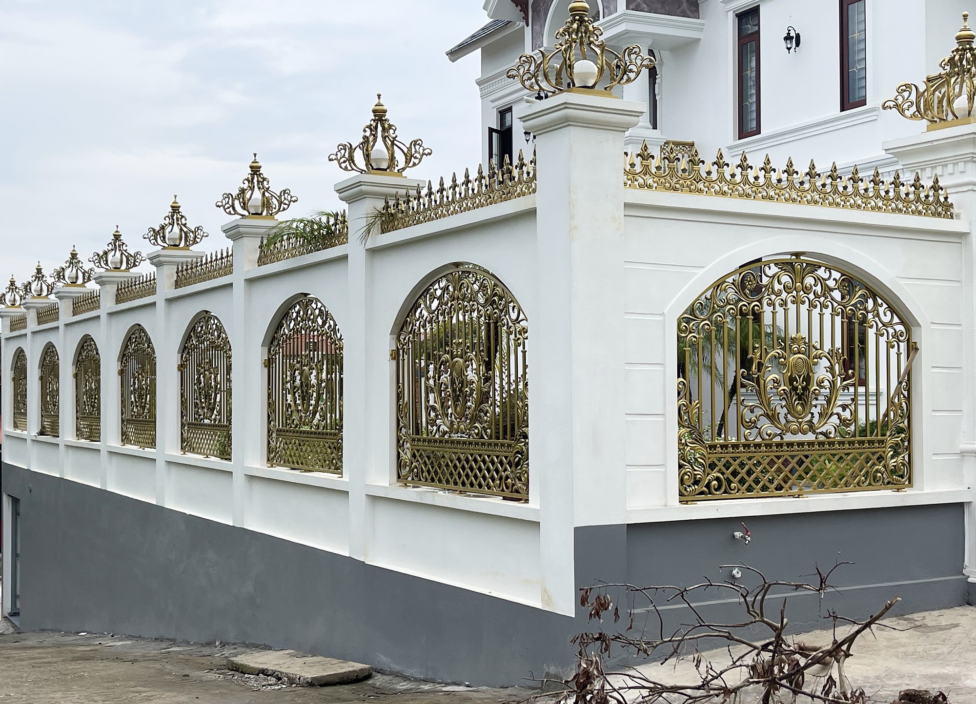 Cận cảnh biệt thự của đối tượng lừa đảo ở Bắc Ninh chiếm đoạt 2 . 000 Tỷ đồng - Ảnh 5.