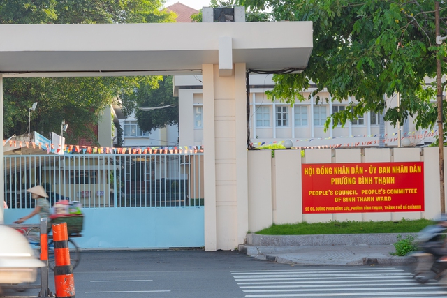 Sáp nhập tp . Hcm: Trụ sở đồng loạt thay bảng tên hành chính , chuẩn bị cho lịch sử mới - Ảnh 6.