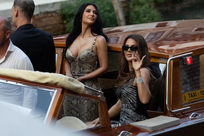 Gái đẹp nhà Kardashian - Jenner Gái đẹp nhà Kardashian - Jenner