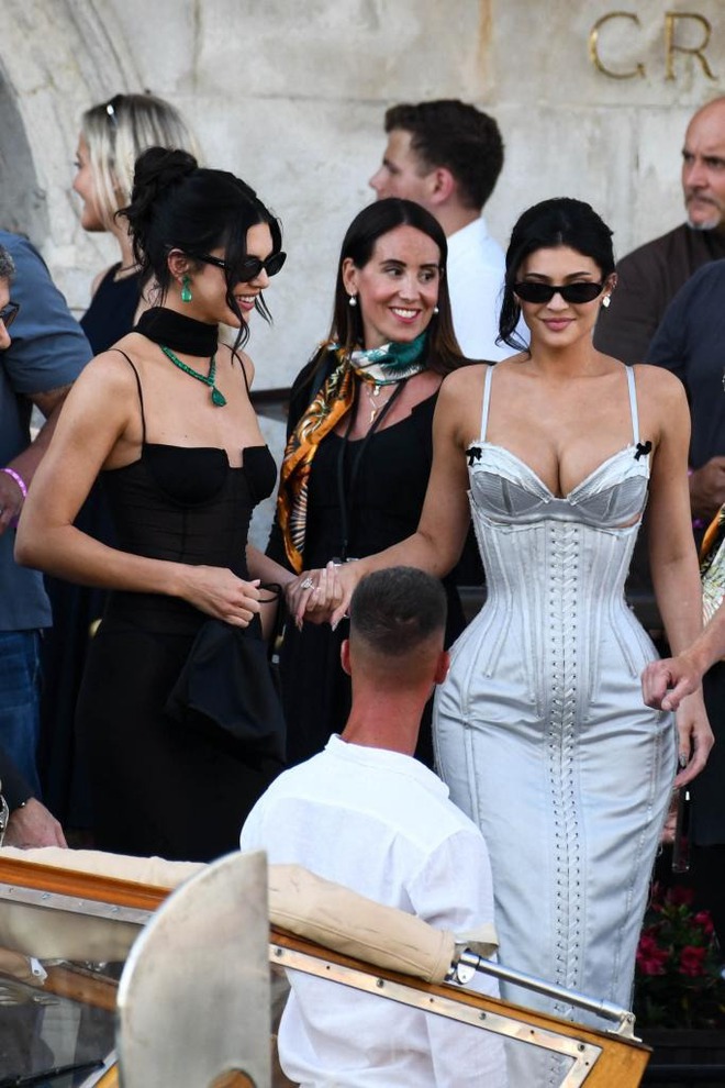 Gái đẹp nhà Kardashian - Jenner Gái đẹp nhà Kardashian - Jenner