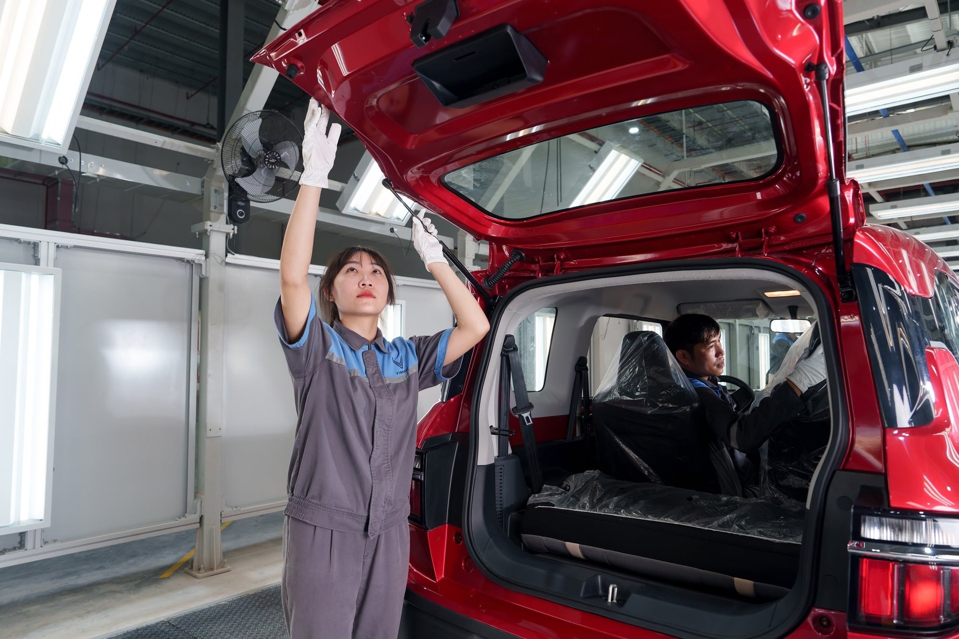 Bên trong nhà máy VinFast Hà Tĩnh: Mỗi giờ xuất xưởng 35 xe, quy trình nghiêm ngặt. - Ảnh 15.