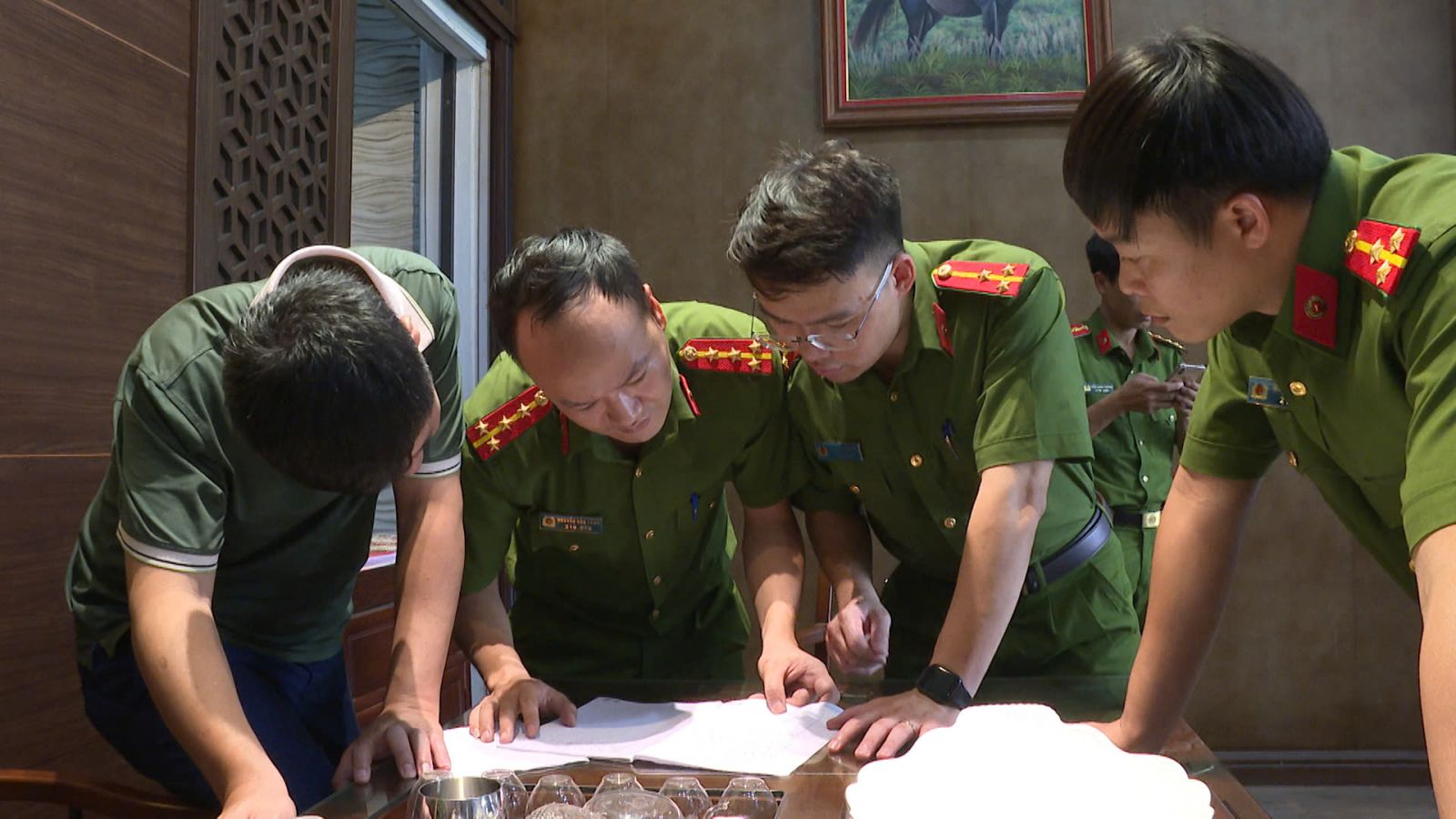 Khám xét nơi ở và Công ty của giang hồ Vi ngộ: Những thông tin mới nhất - Ảnh 2.