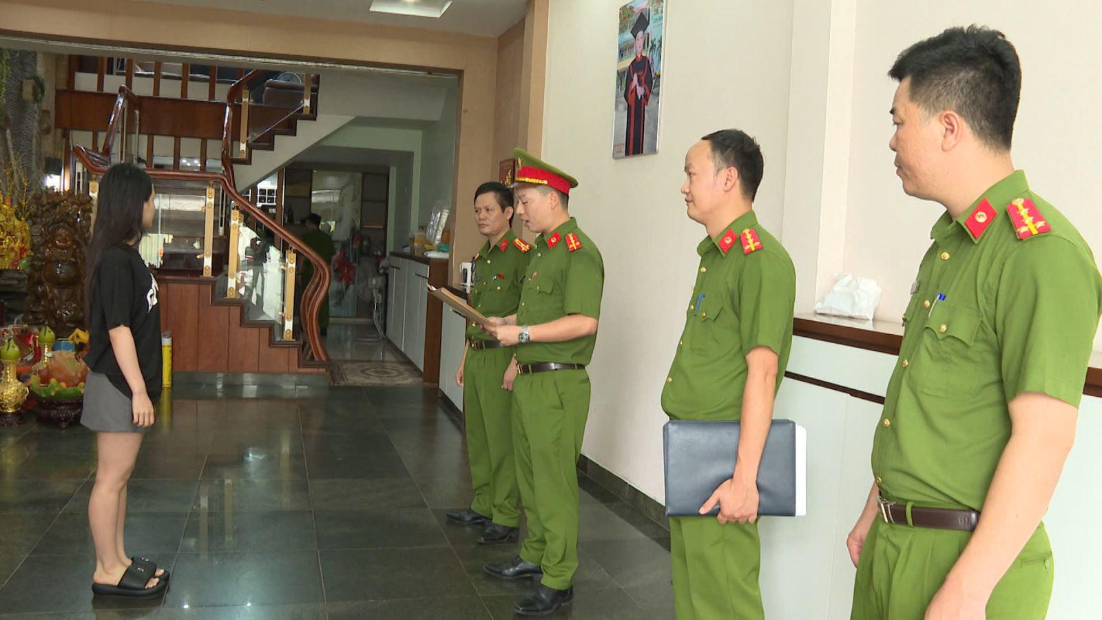 Khám xét nơi ở và Công ty của giang hồ Vi ngộ: Những thông tin mới nhất - Ảnh 3.