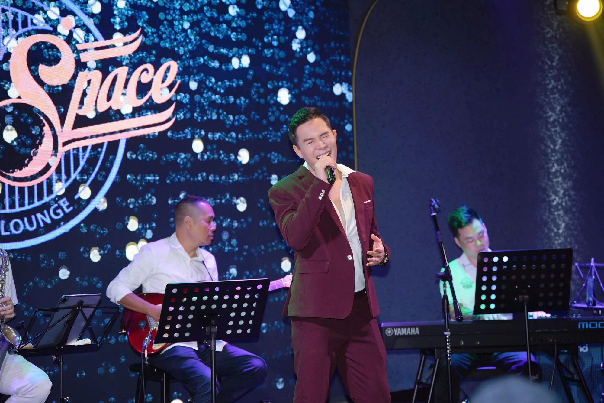 Nathan Lee mua bản quyền loạt hit của Noo Phước Thịnh: “Tôi không mua hit để hơn thua” - Ảnh 2. Nathan Lee mua bản quyền loạt hit của Noo Phước Thịnh: “Tôi không mua hit để hơn thua” - Ảnh 2.