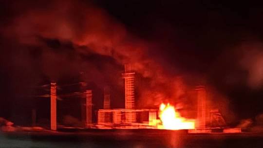 Ukraine tấn công cầu Cimea, đánh sập lưới điện nhiều nơi ở Nga - Ảnh 1.