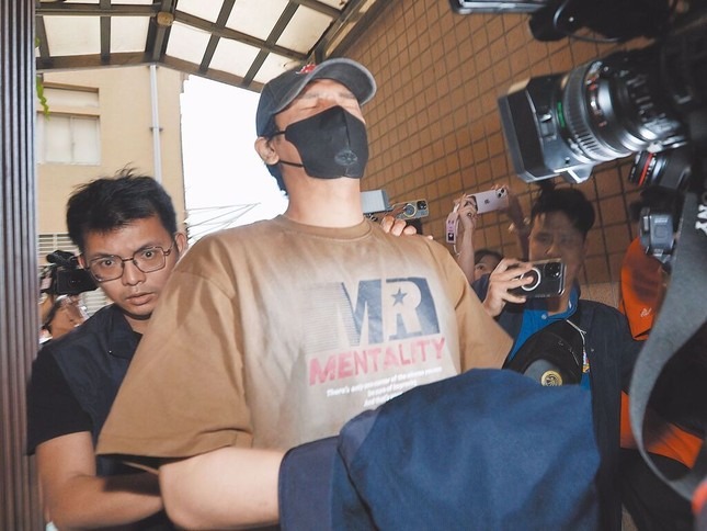 T&igrave;nh trạng th&ecirc; thảm của hơn 11 diễn vi&ecirc;n - ca sĩ bị bắt trong cuộc truy qu&eacute;t n&oacute;ng của cảnh s&aacute;t- Ảnh 3.